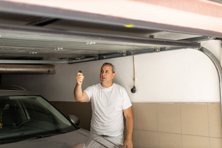 Man can't close garage door after parking his car